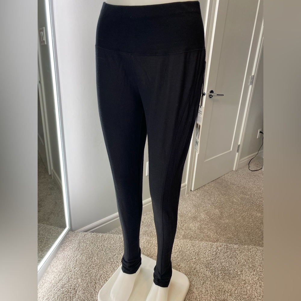 ALO Yoga Contour Small Sweat pant 
Black. BNWT.